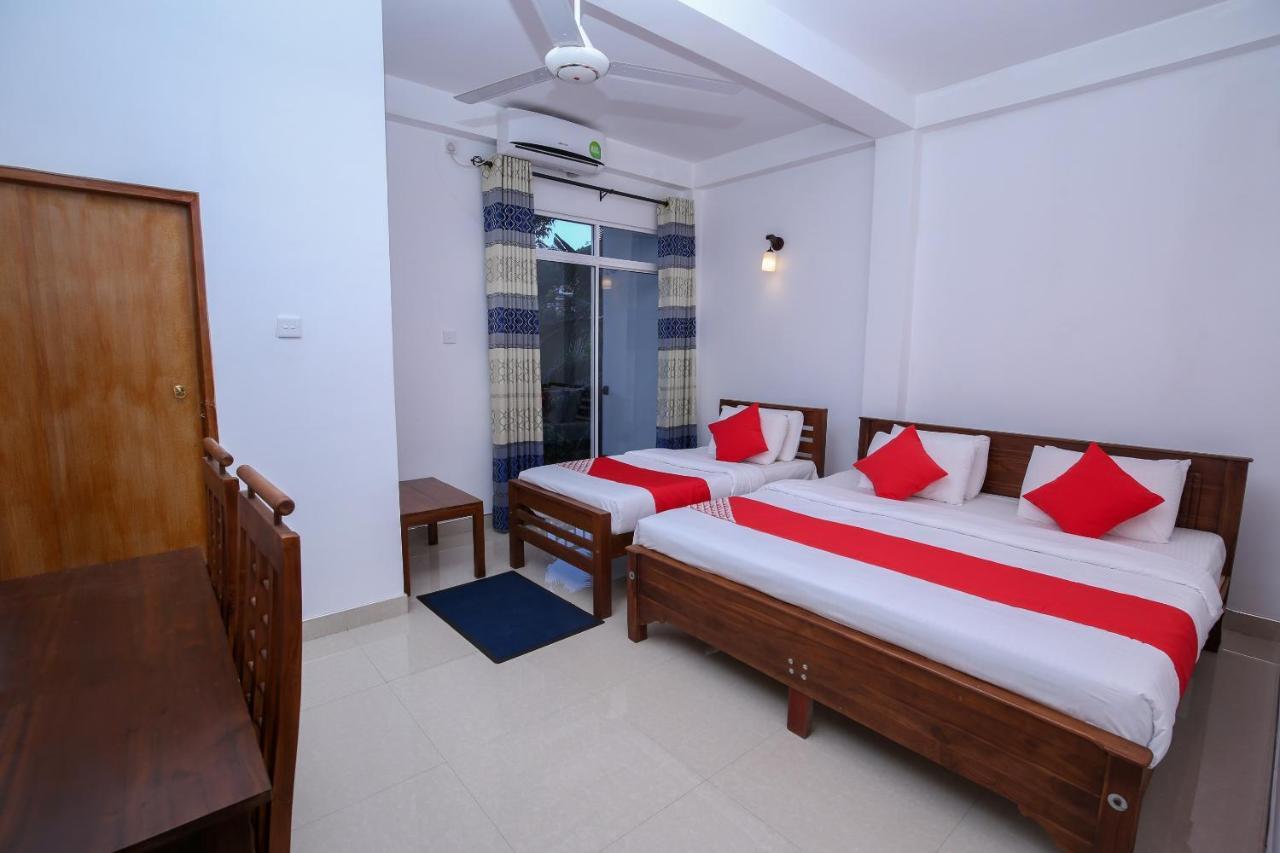Oyo 438 Sarala Residence Hotel แคนดี้ ภายนอก รูปภาพ