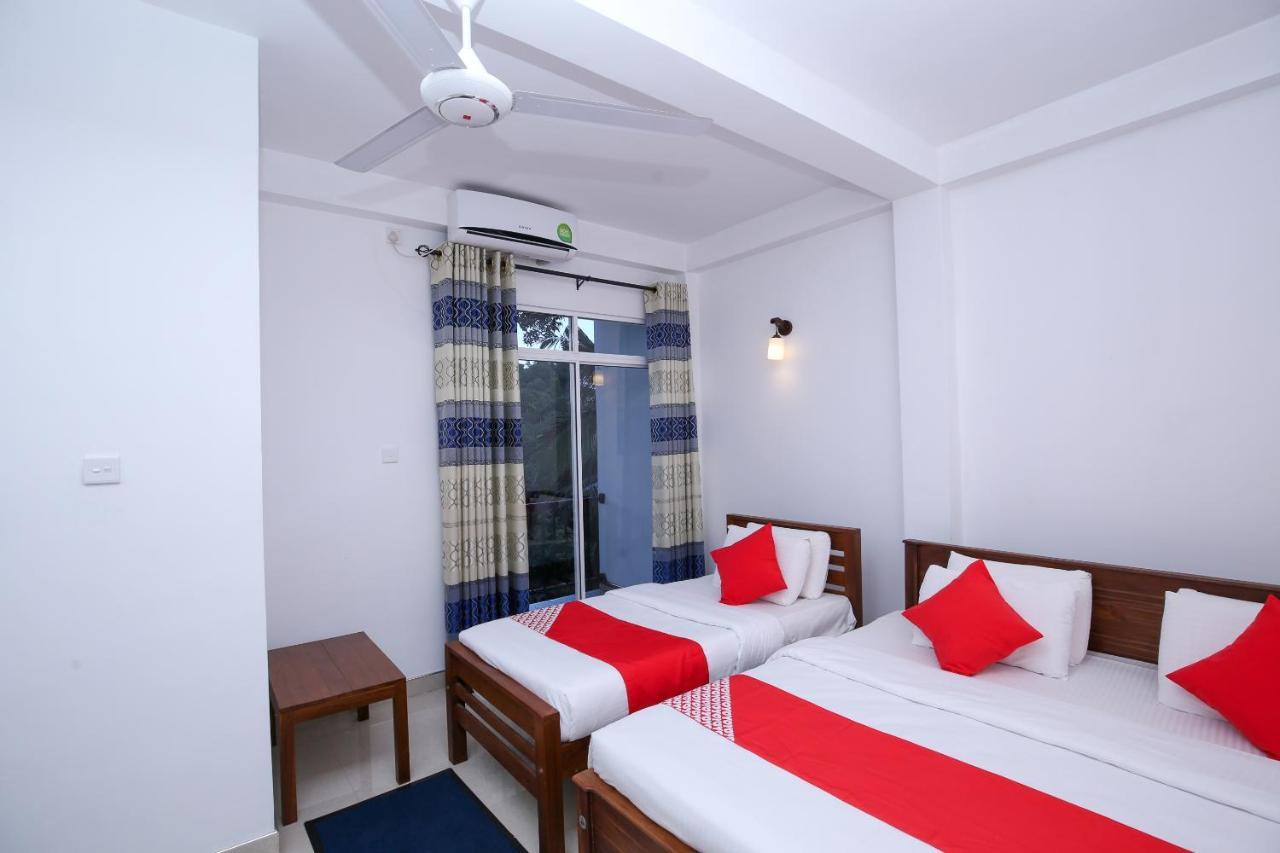 Oyo 438 Sarala Residence Hotel แคนดี้ ภายนอก รูปภาพ