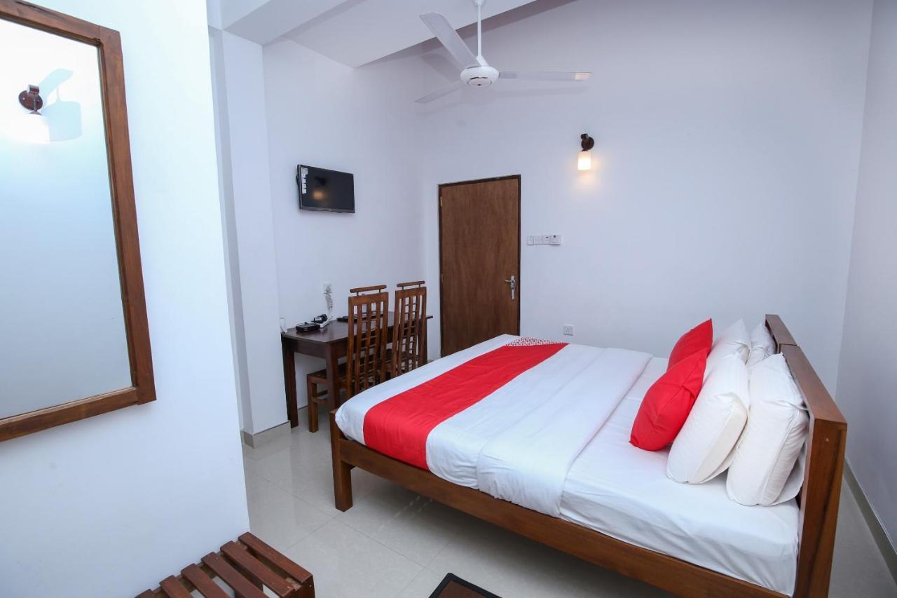 Oyo 438 Sarala Residence Hotel แคนดี้ ภายนอก รูปภาพ