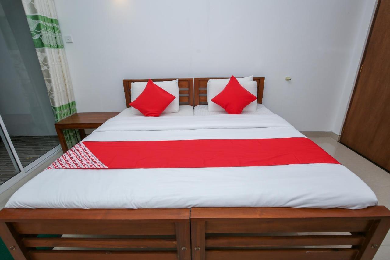 Oyo 438 Sarala Residence Hotel แคนดี้ ภายนอก รูปภาพ