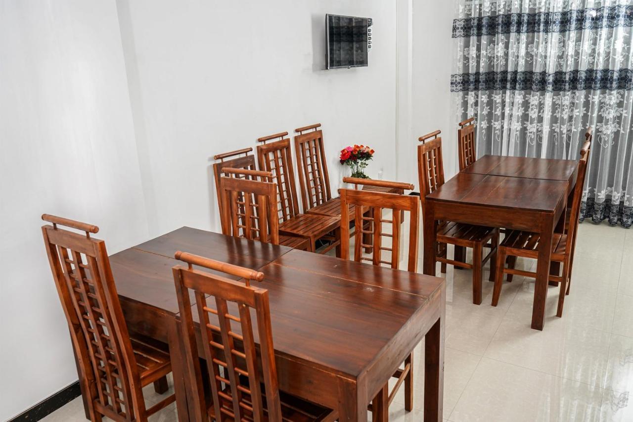 Oyo 438 Sarala Residence Hotel แคนดี้ ภายนอก รูปภาพ